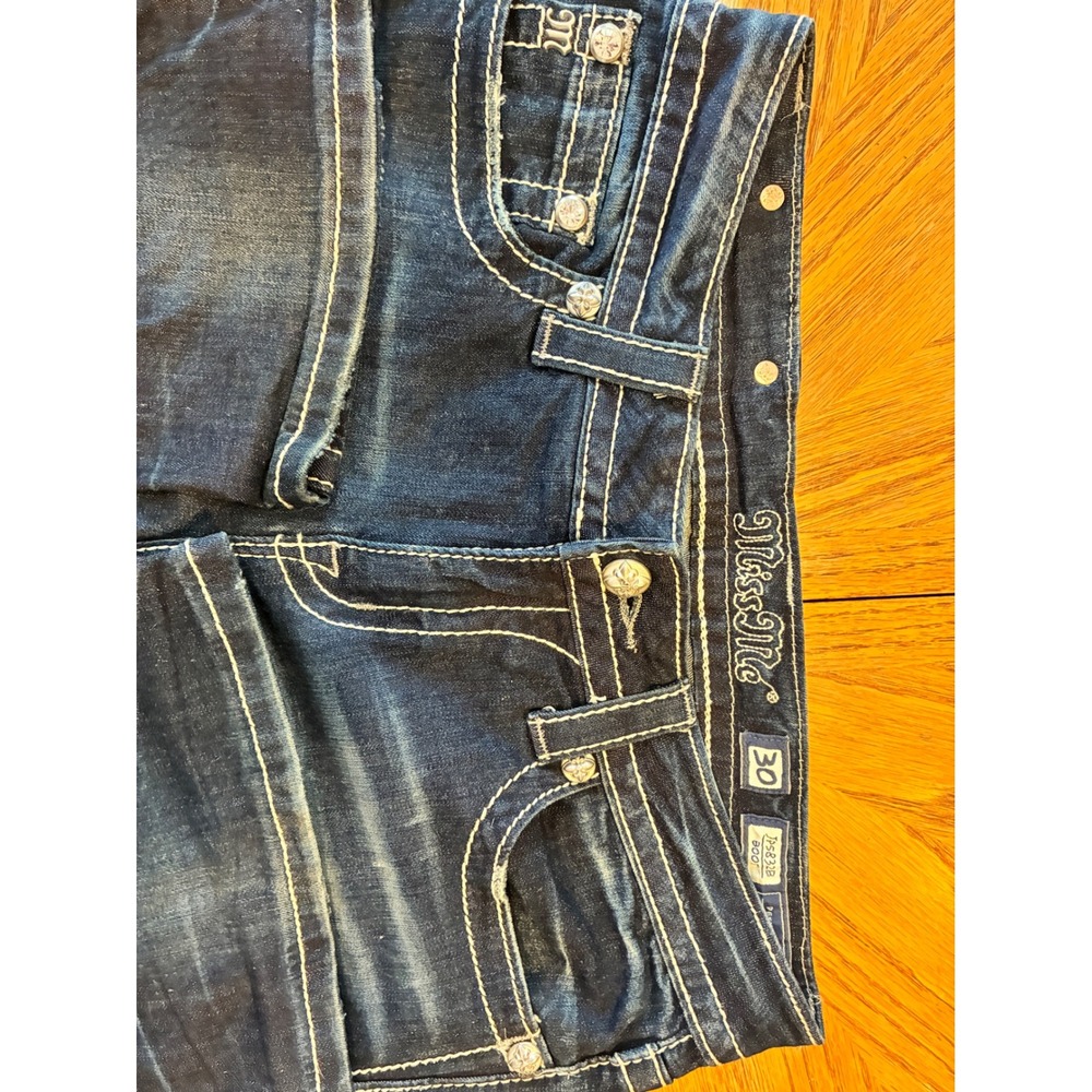 Miss Me Bootcut Jeans Dark Wash Fleur De Lis Embellished JP5832B Size 30 - Picture 3 of 5